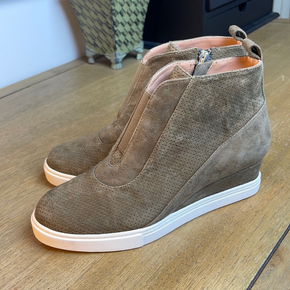 L.PAOLO SUEDE WEDGE SHOES